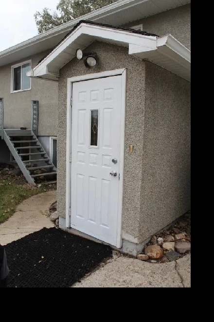 East College Park bachelor suite-Available Immediately Image# 1