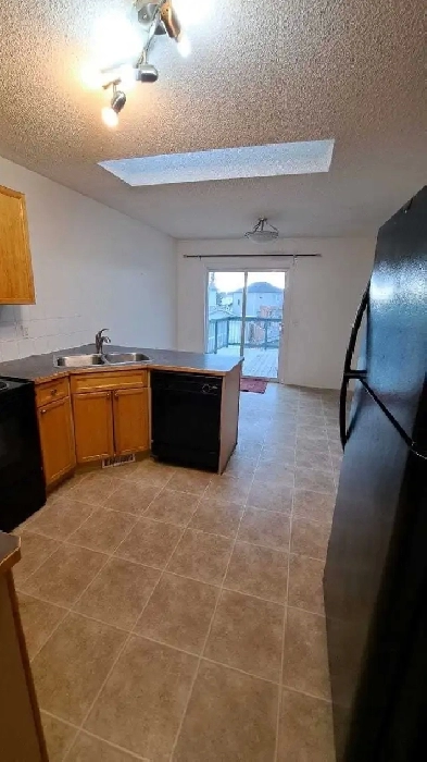 Bi-level house for rent in Coventry Hills Image# 1