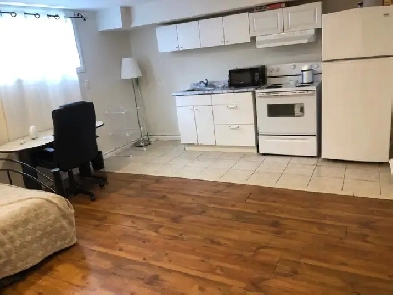 Furnished Basement Apartment, walking distance to York Universit Image# 4