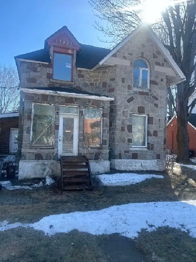 5 1/2 à louer a 2100$ a Montréal Image# 1