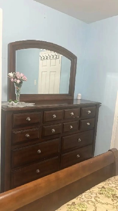 Private room available for girl Image# 1