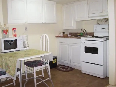 Apt by Yonge Finch Subway entrance All Inclusive, private laundr Image# 7