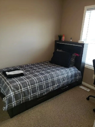 Roommate To share Newer 3 Bedroom Home Image# 1