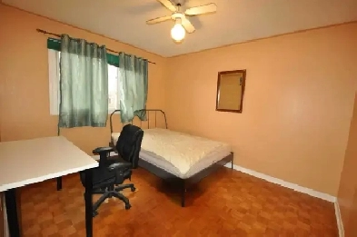 main floor room for rent Image# 1