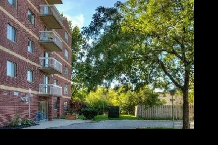 Student room walk 2min. to Fanshawe College, available now Image# 1