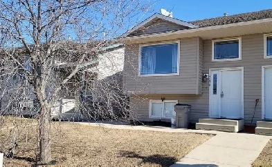 4 Bed 2 Bath Duplex in Lakeland Available Now! Image# 1