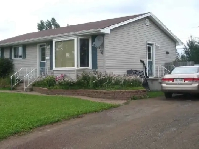 3 bedroom bungalow 1.5 bathroom. full House Image# 1