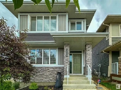 Immaculate 3 Bedroom & 2.5 Bathroom Home with Double Garage Image# 1