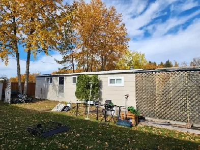 Walkable Mobile Home in the Center of Spruce Grove Image# 1