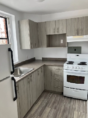 3 1/2 chauffé, rénové et frais peint à Dorval