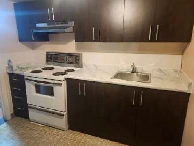 sharing with girl $480 everything included Image# 1