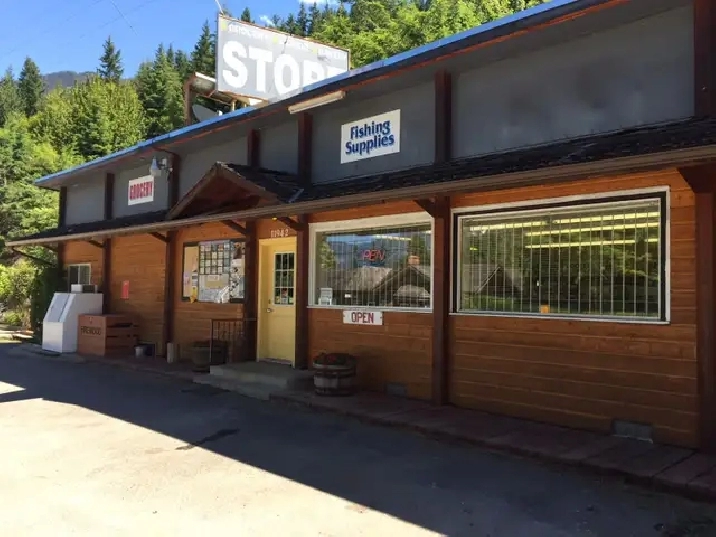 Excellent business opportunity!  Come live, work and play!