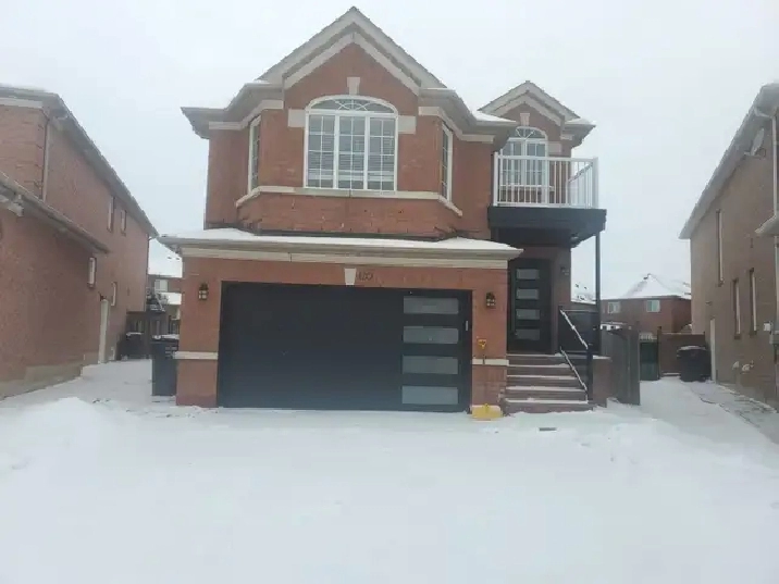 House for Rent in Brampton -3 Bedrooms, Family & Living Rooms