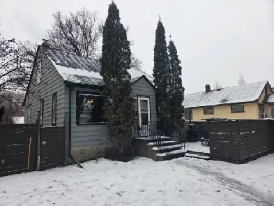 A great opportunity awaits in Parkdale! Image# 1