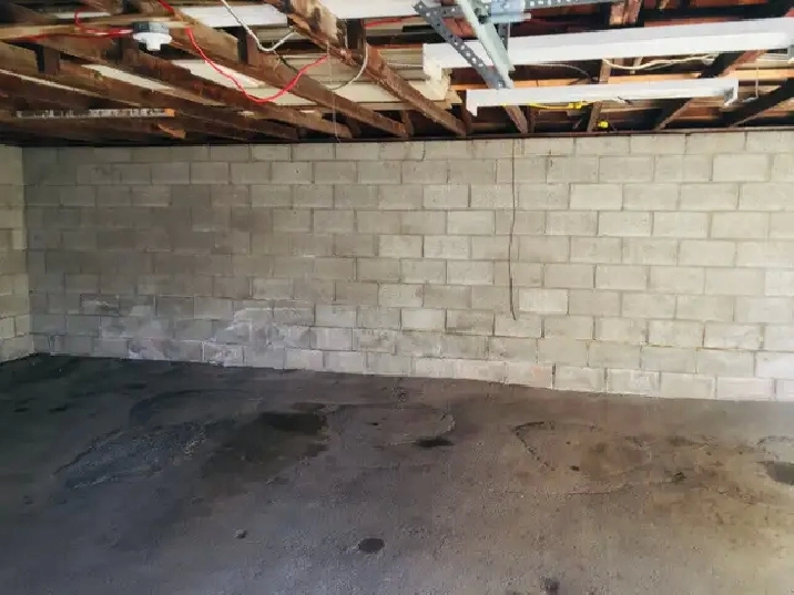 Enclosed 5 Car Space Private Garage/ Storage