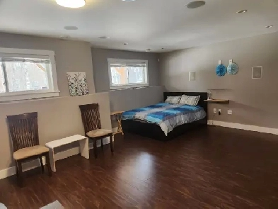 Fully furnished, bright bachelor, all Included  TV Box Image# 1