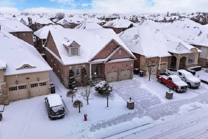 HOUSE FOR SALE IN BRAMPTON