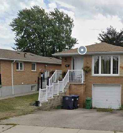 For Lease – Bright 3 Bedroom Bungalow (Main Floor) in Mississ