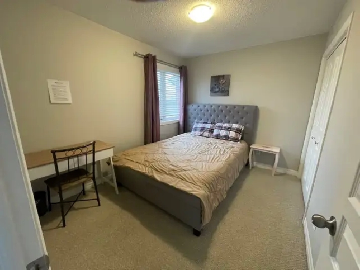 Private Room for Rent – West End of Kingston