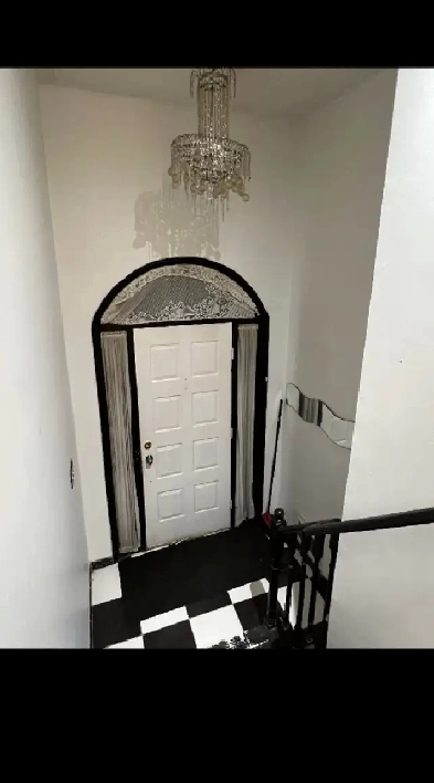 Furnished Master Bedroom(Priv Bath  Walkin-Closet) @ Sq1 Image# 1