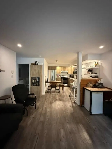 4 1/2 libre, un mois gratuit Image# 1