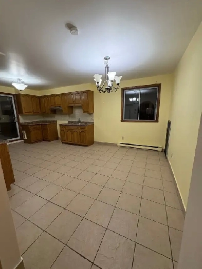 TRÈS TRÈS GRAND 6 1/2 à louer à Vimont Laval Image# 1