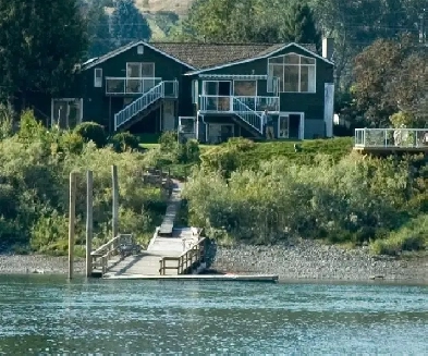 Bachelor suite on the South Thompson River.