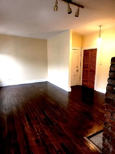 2 Bedroom 2nd Floor Apartment Downtown, No Pets, Text to View