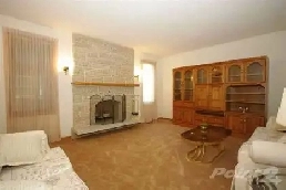 820$/ MONTH Master bedroom MAIN FLOOR LAKEVIEW - CENTER MALL Image# 1