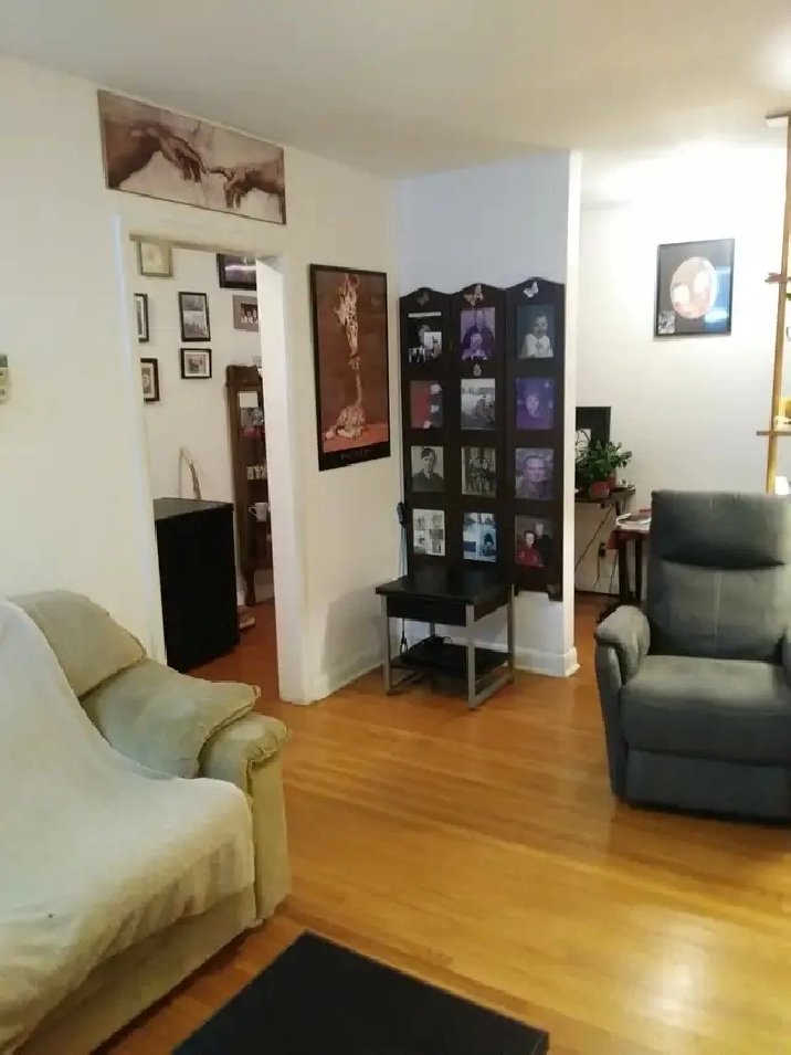 5 BEDROOM HOME - NICE SIZE ROOMS  - PRIVATE LARGE FENCE BACKYARD