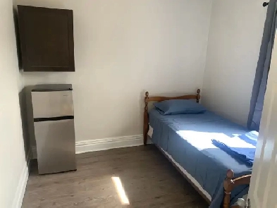 Furnished room for rent near HSC Image# 2