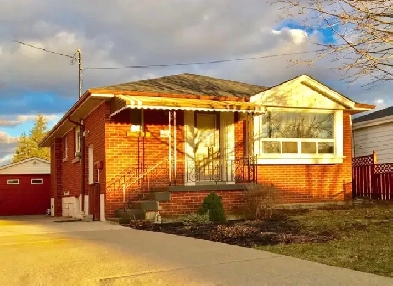 East Mountain, 3 Bedrooms main floor home Image# 1