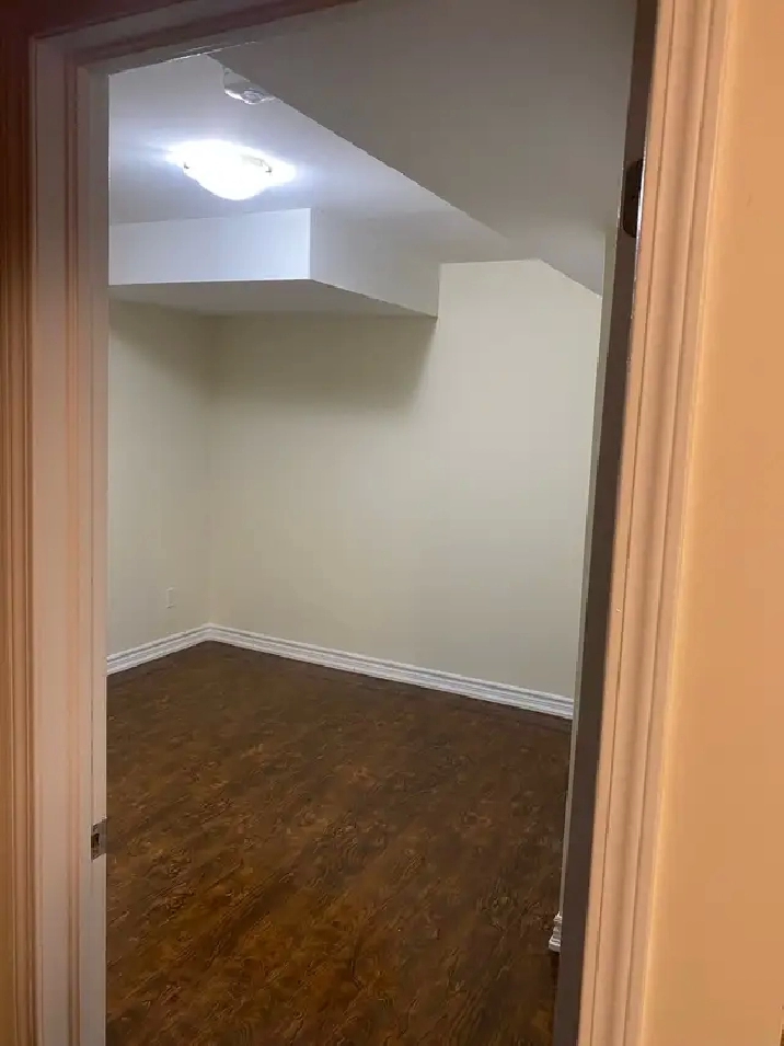 Single and Sharing Room for Rent in Brampton