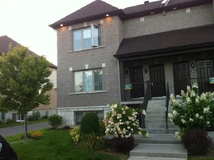 Condo entièrement meublée et tout inclus -  Laval