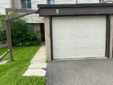 Spacious 3 Bed 1.5 Bath Single Garage, 8 Grandin Village Image# 1