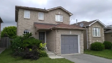 Beautiful detached entire home for rent in South Barrie ! Image# 1