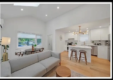 Modern  Fully Renovated Danforth 2Bedroom w Private Backyard