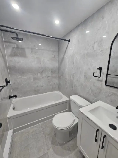 Fully renovated 3 bedroom / 2 bathroom apartment near the JGH Image# 1