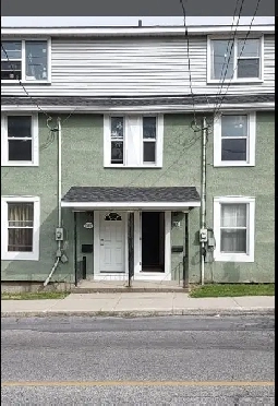 Queen's 5 bedroom house - May 1 Image# 6