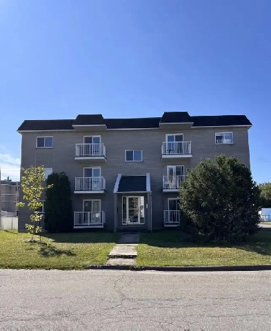 Très grand logement 4 ½ à louer, Saint-Jerome Image# 10