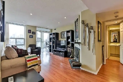 2Bds 2Bth Den Parking King & Bathurst - Available 1 March Image# 1