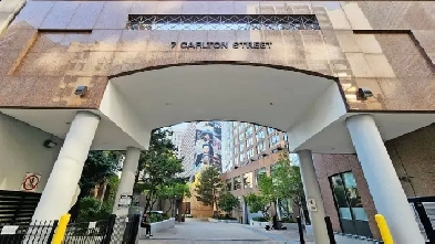 Beautiful 1 bedroom   den condo for rent at Yonge & College Image# 1