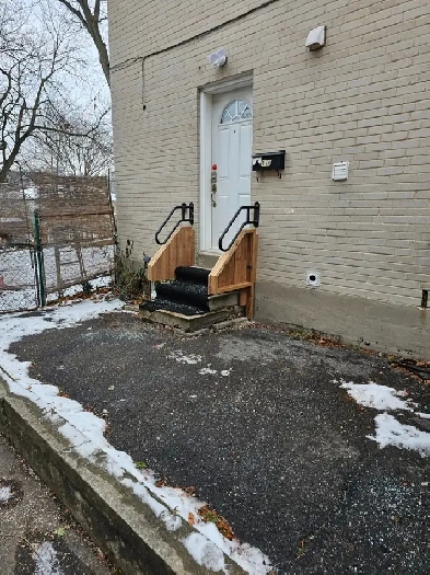 Yonge & Finch, Main floor, 1 Bed   spacious Living Room $1,850 Image# 1