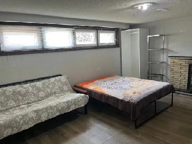 VERY LARGE ROOM STEPS TO GROCERY/BUS ON BATHURST NORTH YORK Image# 1