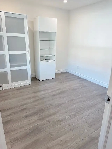 Private room for rent Dufferin& Eglinton - female only Image# 1