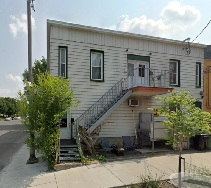 Très grand 2 1/2 loft Limoilou 2e étage LIBRE