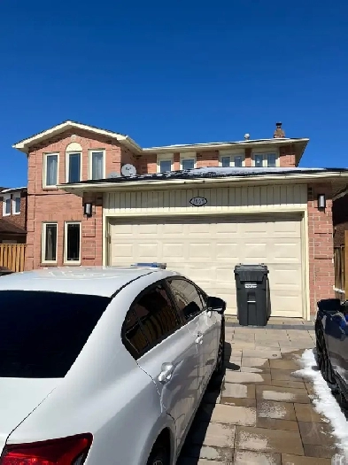 SHARED ROOM AVAILABLE IN MISSISSAUGA. HEART OF CITY Image# 1