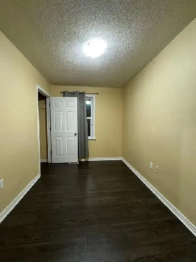 SHARED ROOM AVAILABLE IN MISSISSAUGA. HEART OF CITY. Image# 1