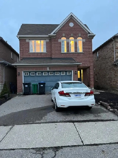 SHARED & MASTER BEDROOM AVAIALBLE IN MISSISSAUGA. HEART OF CITY Image# 1