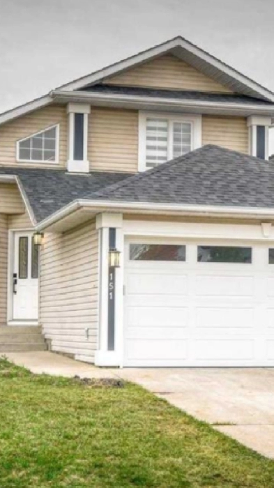 House for Rent in Douglasdale SE Calgary Image# 1